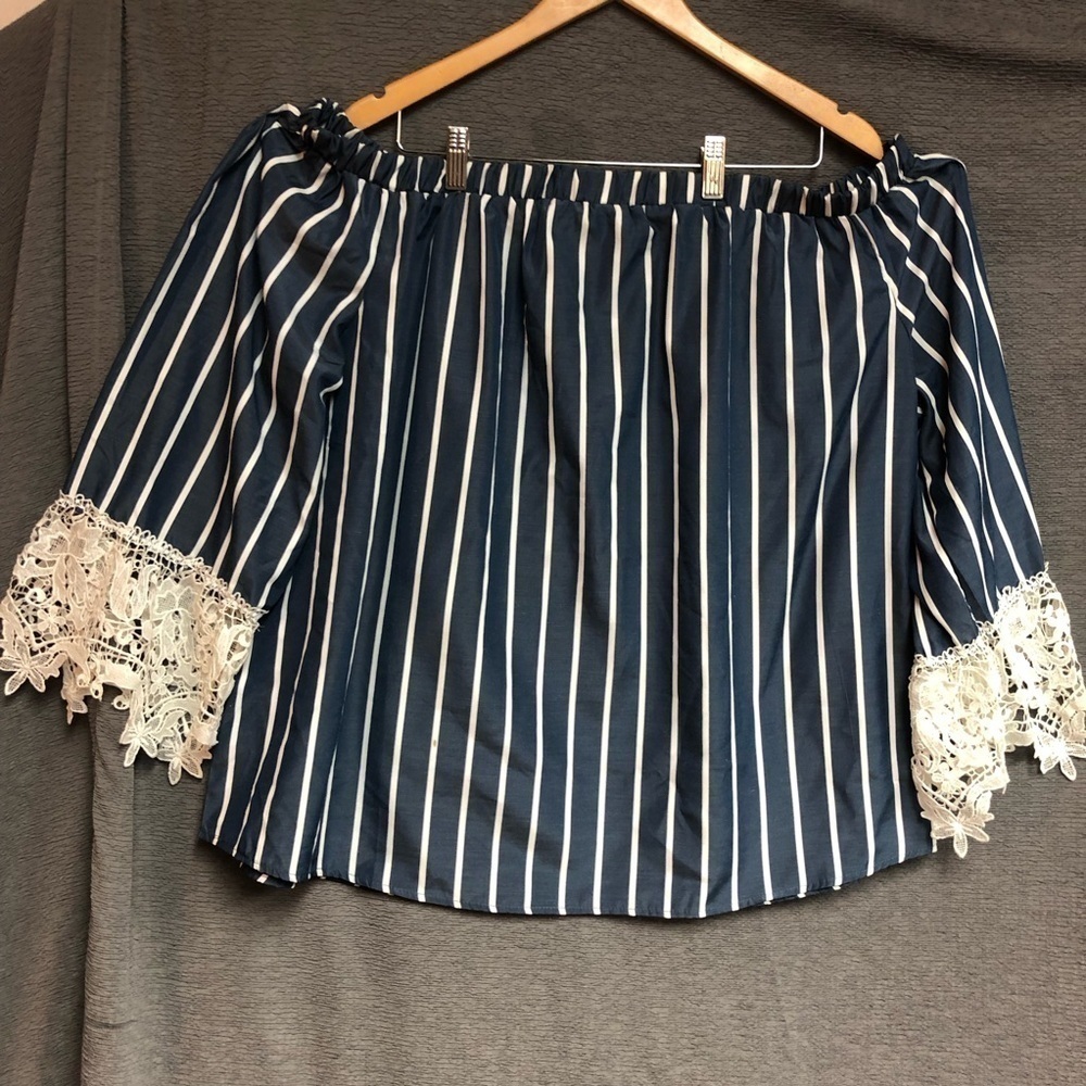 Unique spectrum, 3X blue, gray and white top